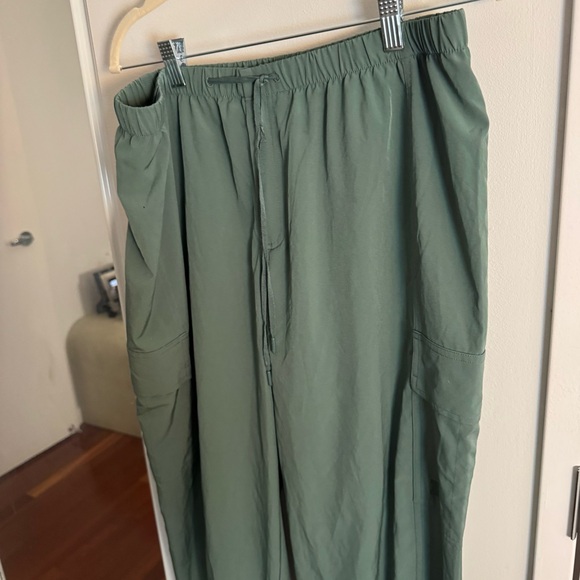 Victorias Secret PINK Tech Stretch Green Cargo Pants - Picture 4 of 9